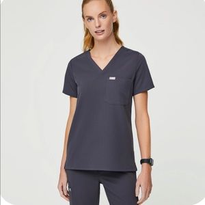 Figs scrubs set in charcoal